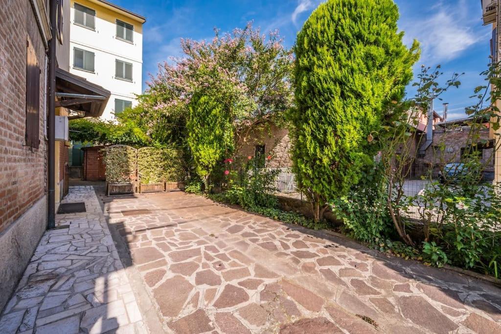 Apartment Near Ferrari's & Pavarotti's House